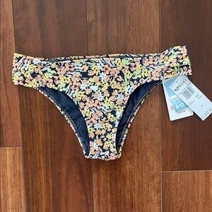 🏄‍♀️ Roxy Beach Classics Floral Moderate Bikini Bottom | Size M | NWT